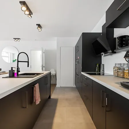 Cozy - Cityview Family & Private Free Parking Гостевой дом