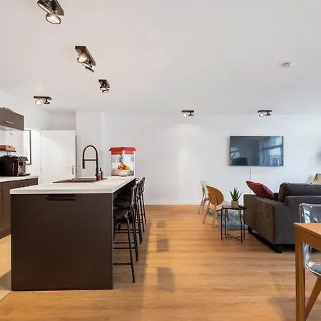 Cozy - Cityview Family & Private Free Parking Гостевой дом